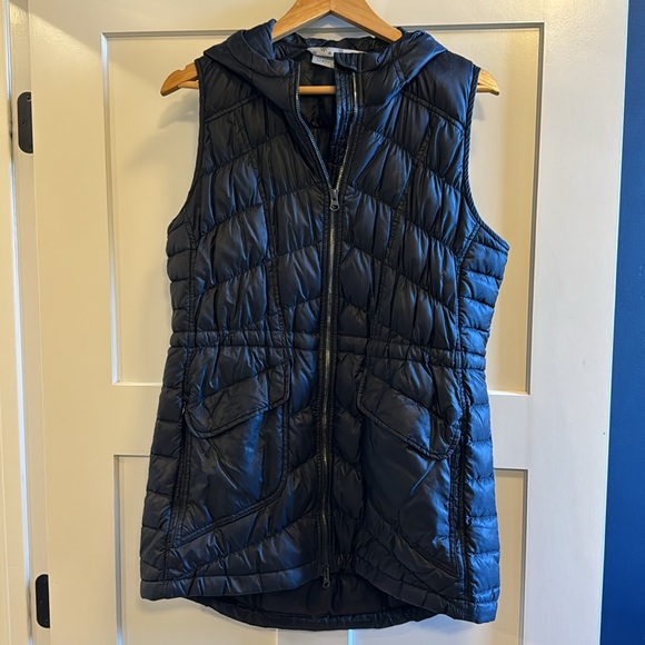 Athleta Jackets & Blazers - Athleta black light weight long puffer vest in size medium